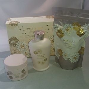 Nib Paul & Joe Luxurious bath & body Collection